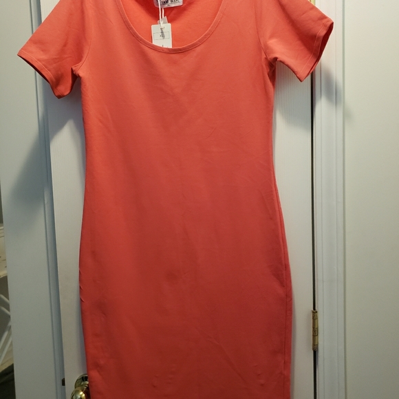 Dress - Picture 1 of 3